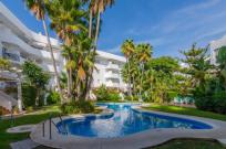 Apartamento en venta en  Marbella Real, Nagüeles-Milla de Oro, Marbella