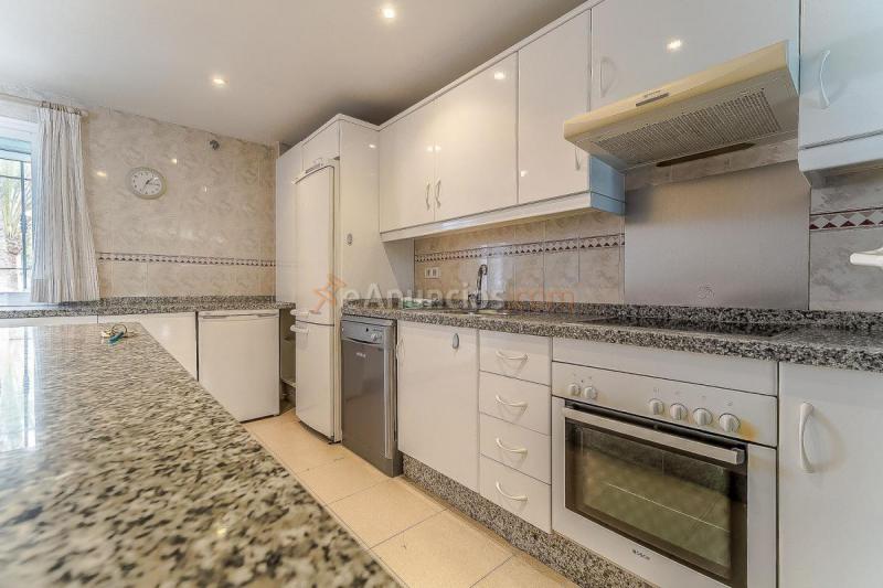 Apartamento en venta en  Nueva Andalucía, Marbella