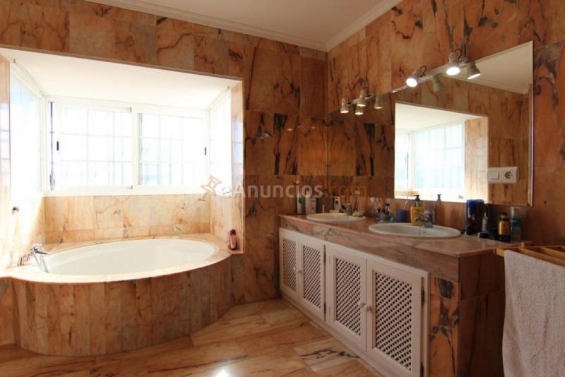 Adosado en venta en  San Pedro de Alcántara, Marbella