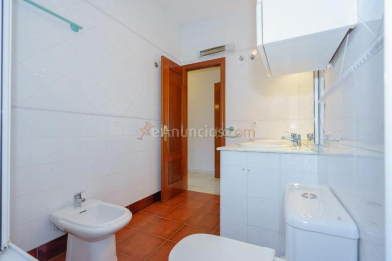 Adosado en venta en  Gines