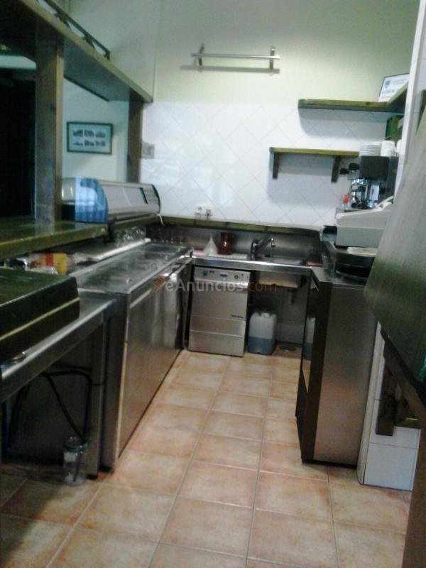 Se vende local (antiguo bar restaurante)