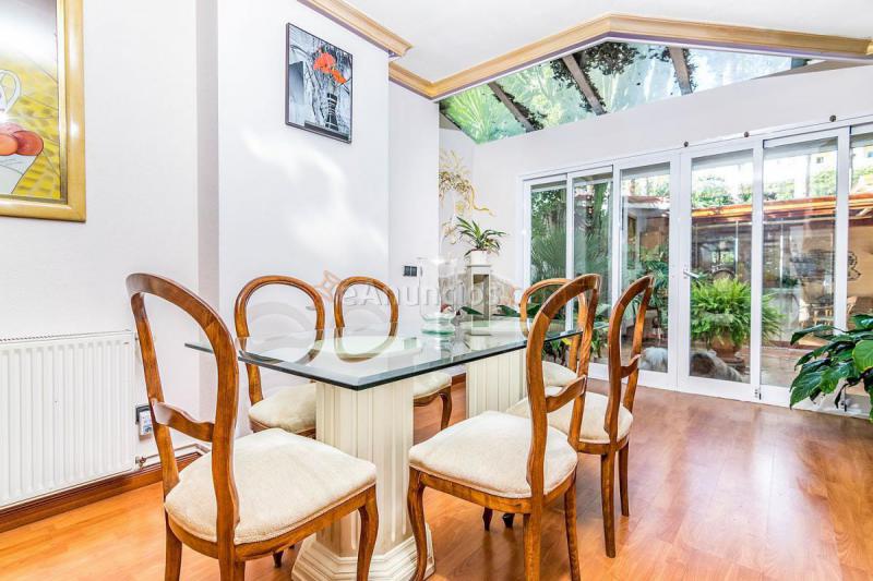 Adosado en venta en  Nueva Andalucía, Marbella