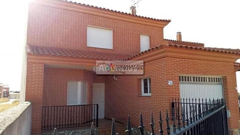 Casa en venta en  Rielves