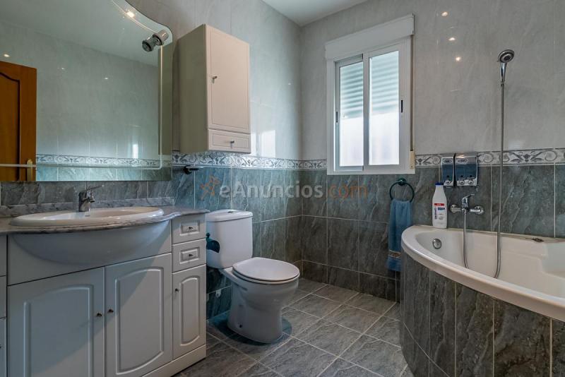 Adosado en venta en  Torres de la Alameda