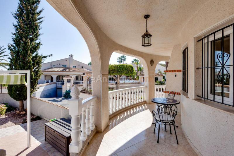 Adosado en venta en  Nicolás de Bussi, Orihuela Costa, Orihuela