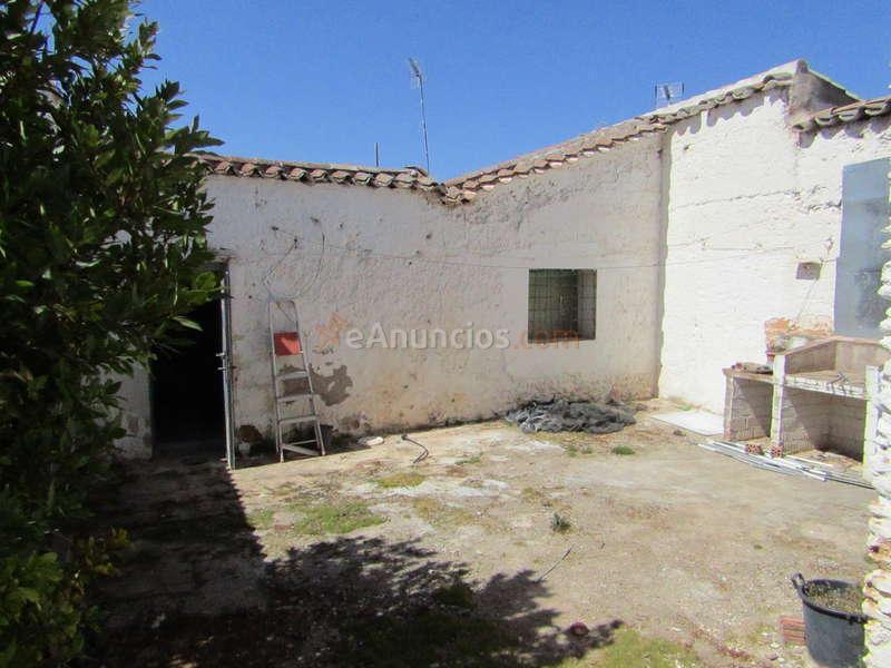 CASA A DOS CALLES DE 240M2 PARA TIRAR