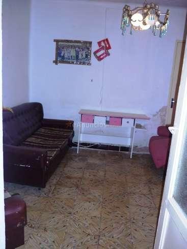 CASA PARA TIRAR JUNTO A LA CALLE 6 DE JUNIO