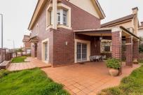 Adosado en venta en  Oeste - Nuevo oeste, Cáceres