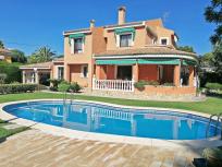 Adosado en venta en  Serra