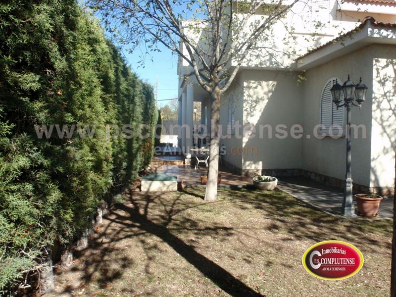 Adosado en venta en  Armuña de Tajuña