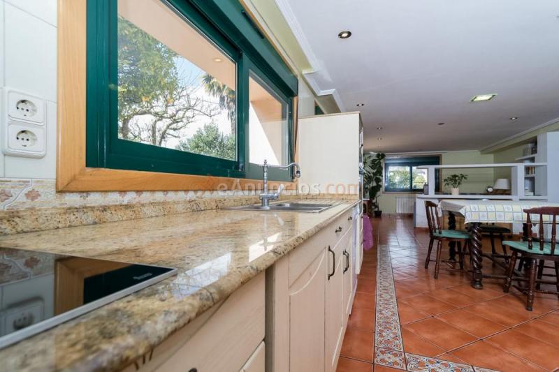 Adosado en venta en  Bergondo