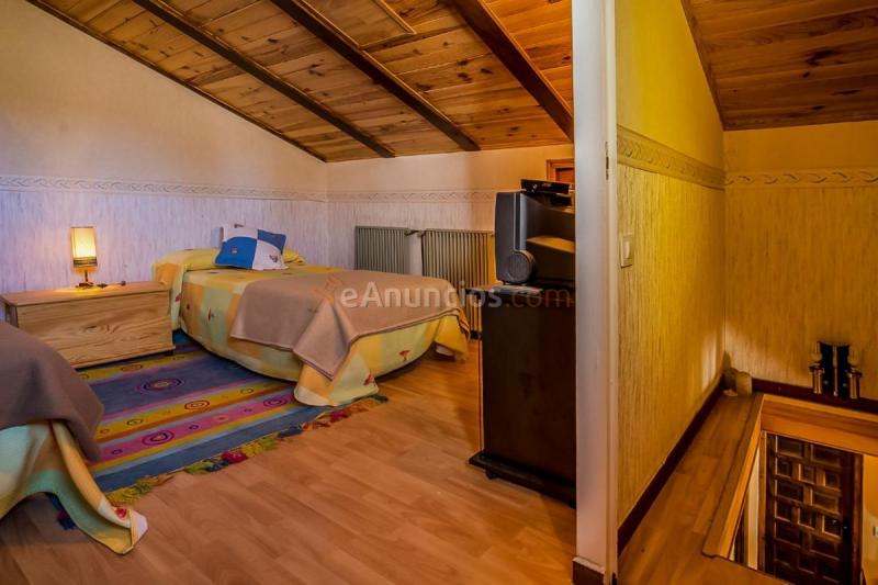 Adosado en venta en  Navalperal de Pinares