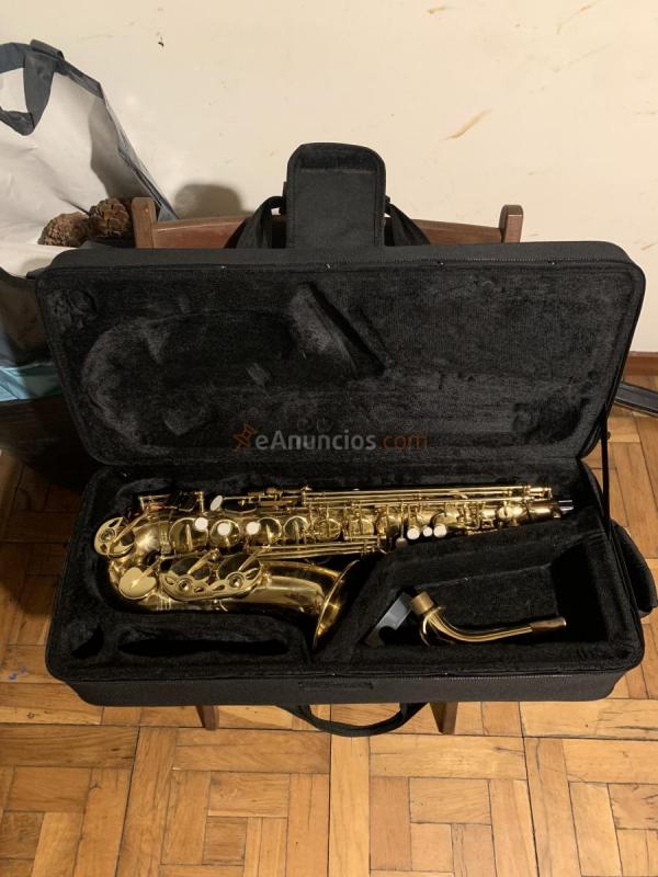 Se vende saxofon