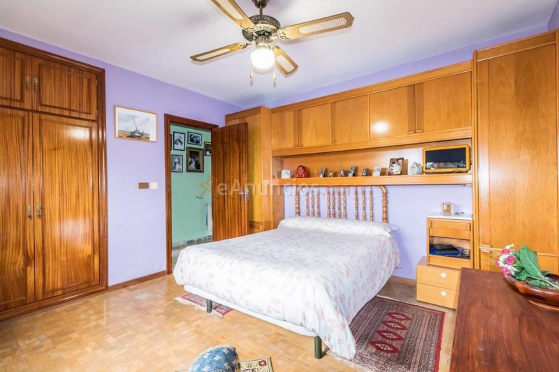 Adosado en venta en  Valverde de la Virgen