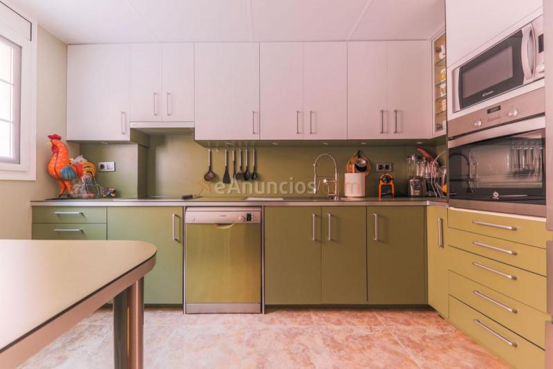 Adosado en venta en  Montigal -Sant Crist, Badalona