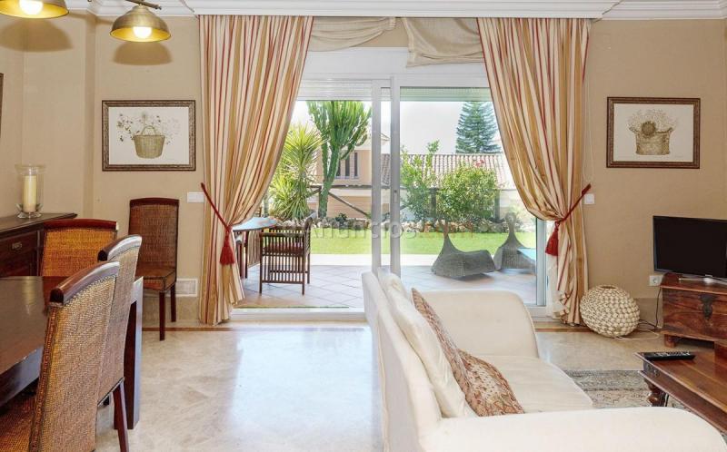 Adosado en venta en  Las Chapas-El Rosario, Marbella