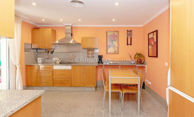 Adosado en venta en  Las Chapas-El Rosario, Marbella