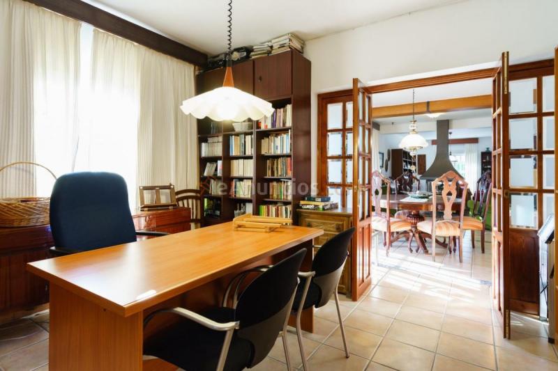 Adosado en venta en  Carrion de los Céspedes