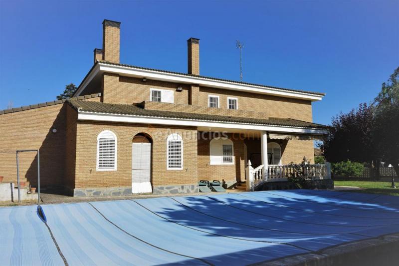 Adosado en venta en  Olivo, Requena