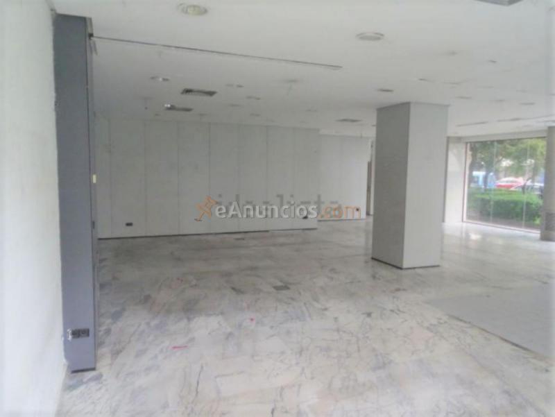 Local Comercial en venta en  Ciudad Lineal, Madrid