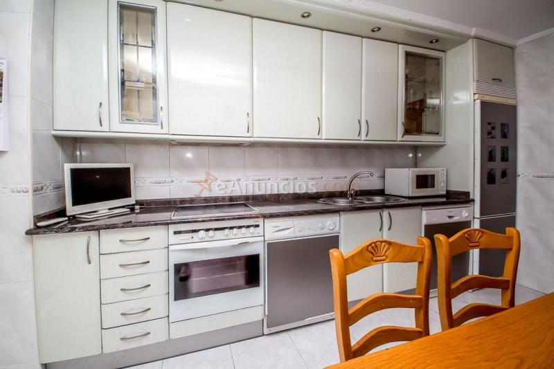 Adosado en venta en  Castañares de Rioja