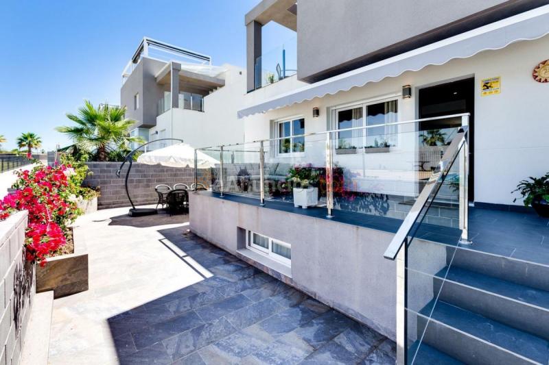 Casa en venta en Calle Gines Saura Sanchez, Nueva Torrevieja - Aguas Nuevas, Torrevieja