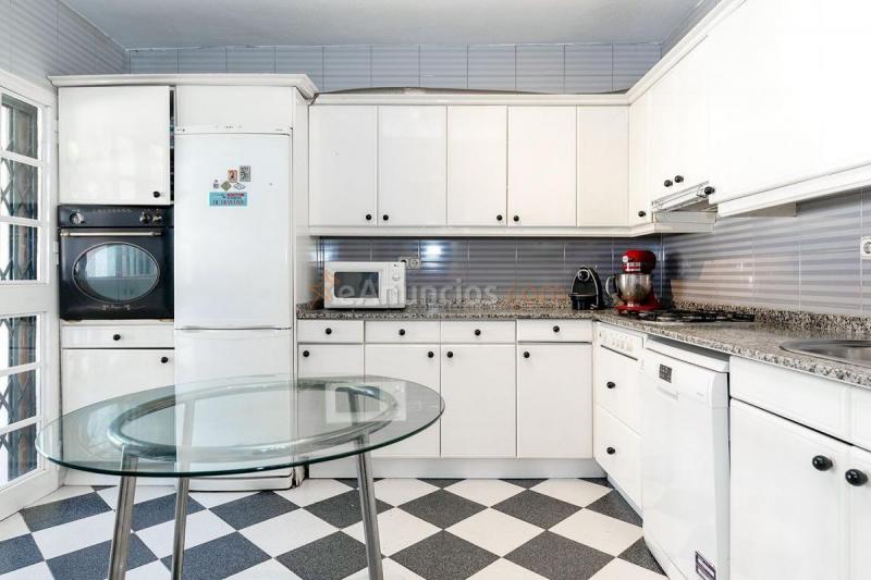 Adosado en venta en  Las Chapas-El Rosario, Marbella