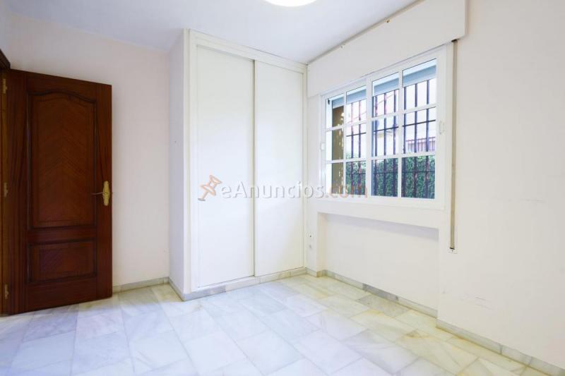 Adosado en venta en  Gines