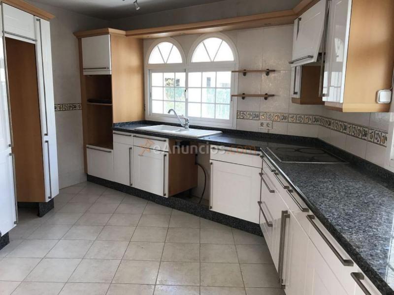 Adosado en venta en  Reina Doña Sofia, Torreblanca del Sol, Fuengirola