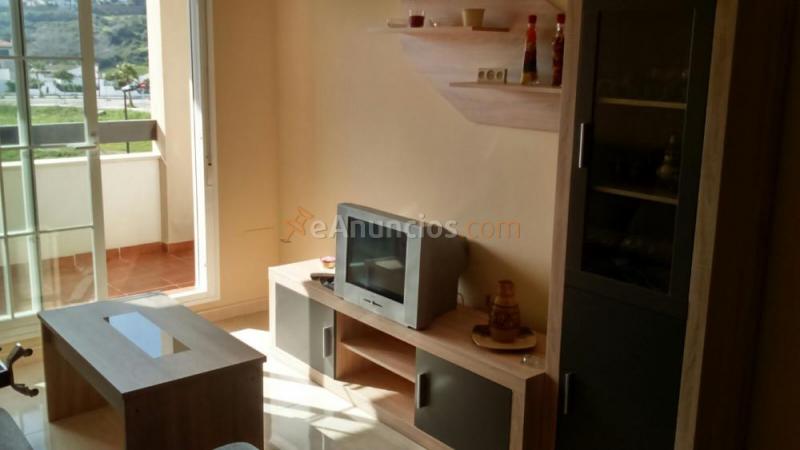 Alquilo dormitorio amplio con baño en Sabinillas