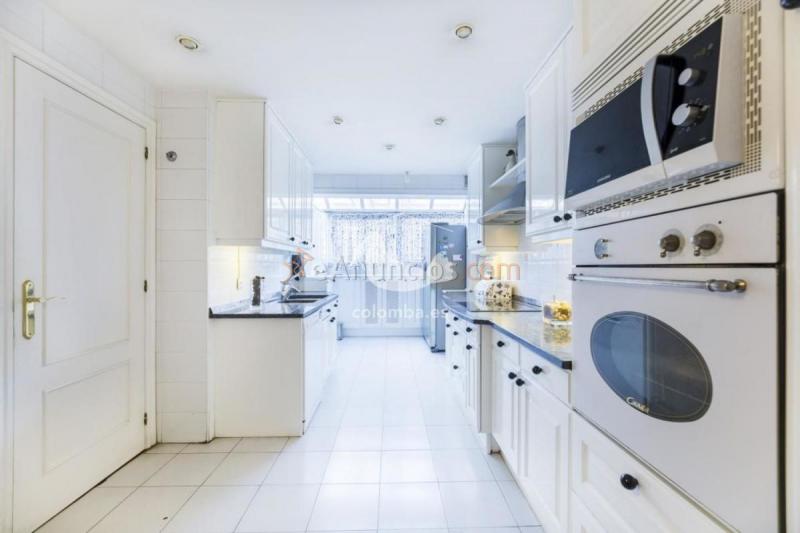 Casa en venta en Calle Tobago, San Blas, Madrid