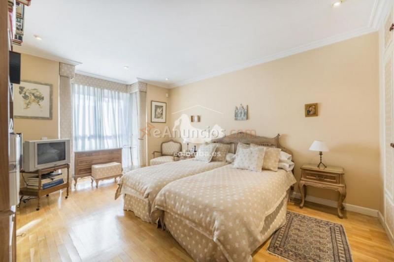 Casa en venta en Calle Tobago, San Blas, Madrid