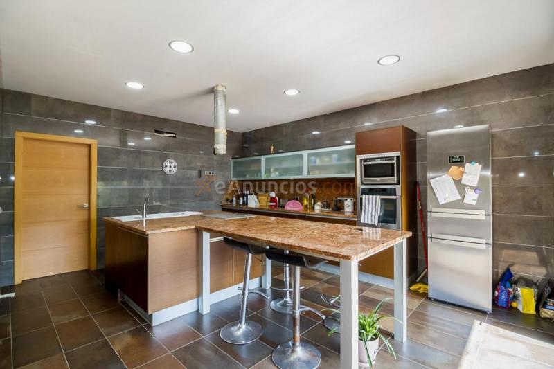 Adosado en venta en  Vallgorguina