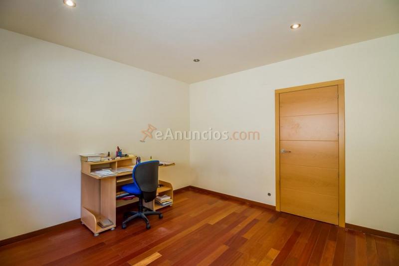 Adosado en venta en  Vallgorguina