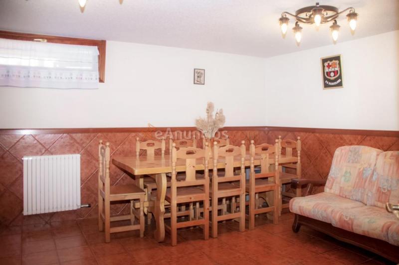 Adosado en venta en  Anguciana