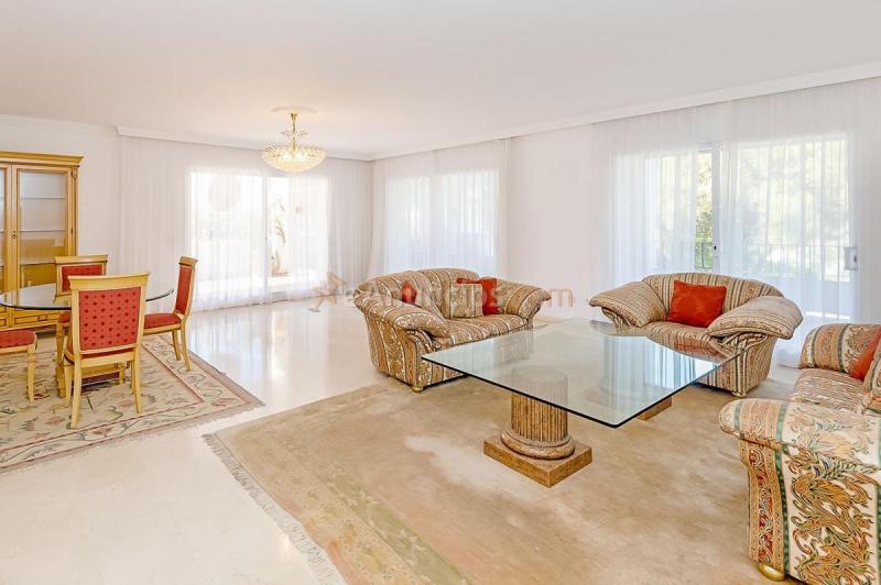 Apartamento en venta en  La Quinta, Benahavís