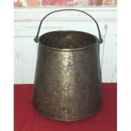 Antigua olla de chapa de hierro 