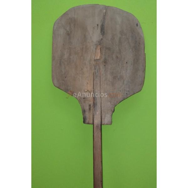 Antigua pala de panadero de madera