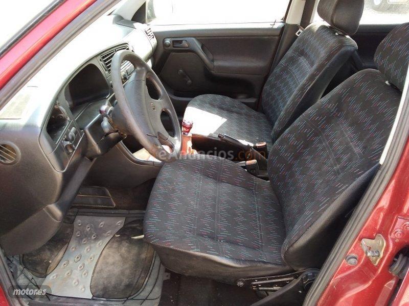 Volkswagen Golf 1.9 DIESEL de 1996 con 260.000 Km por 3.200 EUR. en Murcia