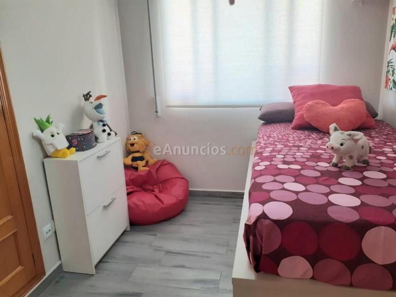 Adosado de 3 plantas con cochera - Miramar