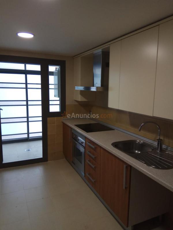 Vendo piso y con amplias vistas, junto a colegios