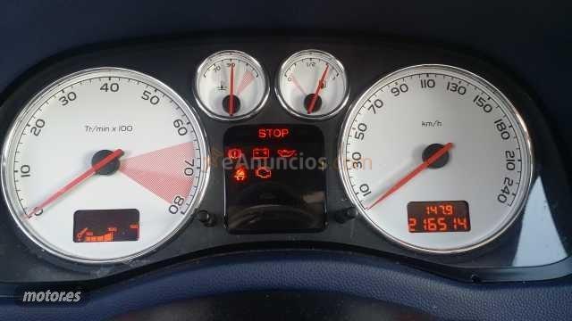 Peugeot 307 1.6 de 2004 con 216.000 Km por 2.999 EUR. en Madrid