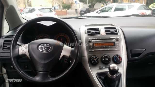 Toyota Auris 1.4D-4D de 2007 con 203.000 Km por 3.999 EUR. en Madrid