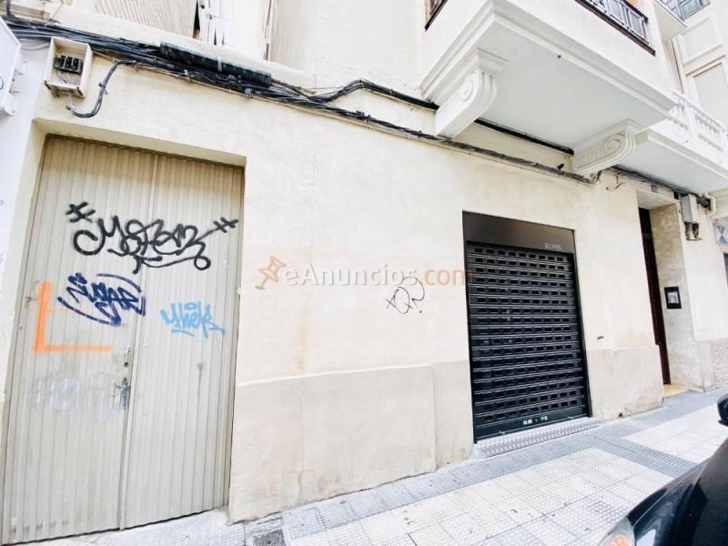 Local en venta, fue antigua vivienda de porteria.