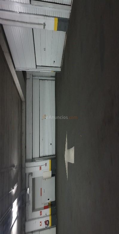 Venta de plaza de garaje cerrada para 3 coches