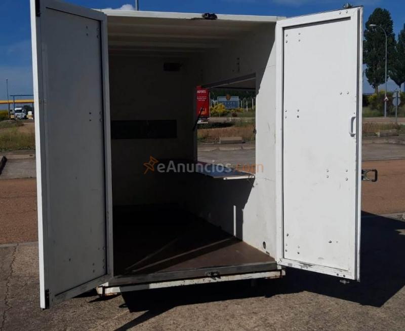 Remolque caja cerrada