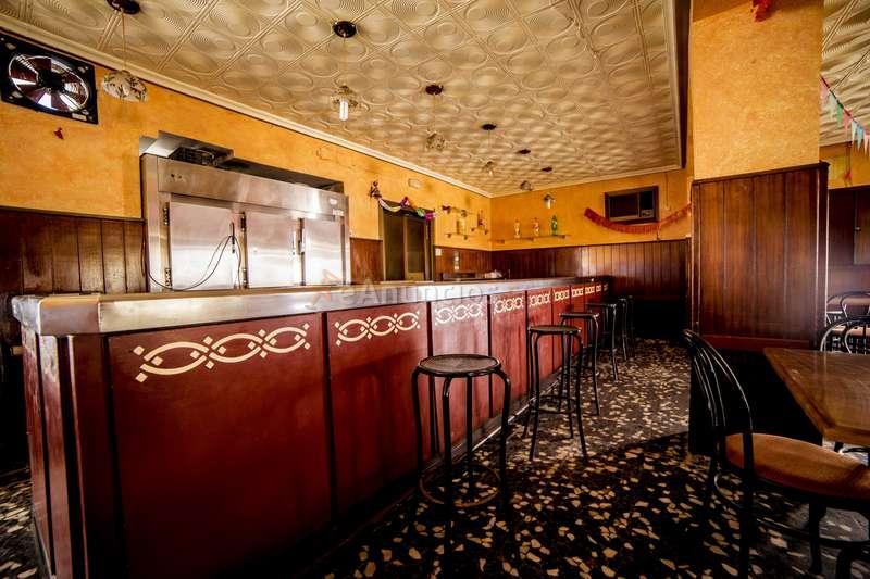 Local comercial, bien acondicionado.