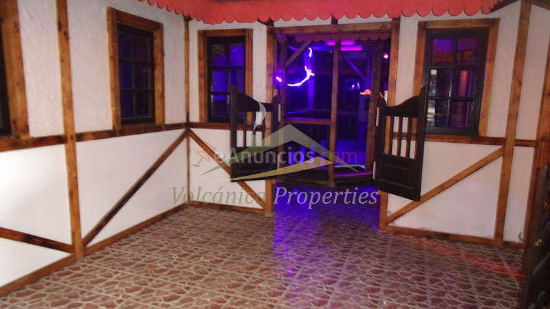 Centro Comercial en Charco Del Palo