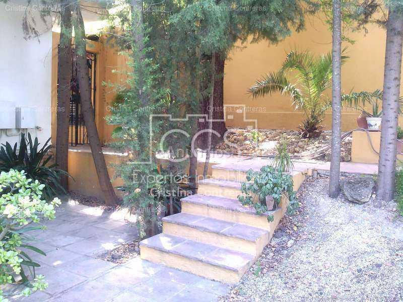 Venta de Casa chalet de 2.600 m2 de parcela y 150 m2 construidos en Espartinas.