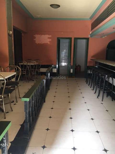 Salamanca ( Plaza Barcelona ) ; venta de local preparado como bar con  terraza. 120.000€